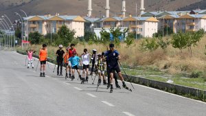 Muşlu kayakçılara, yazın sıcağı engel değil