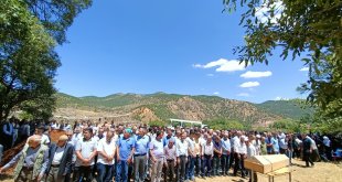 Bingöl'de bıçaklı saldırıda hayatını kaybeden iki kişinin cenazesi toprağa verildi