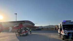 Doğum hastası kadın için helikopter ambulans havalandı