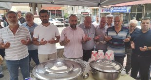 Çemişgezek'te vatandaşlara aşure dağıtıldı