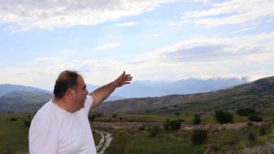 Sis bulutları Kivi Dağı'nda şelale görüntüsü oluşturdu