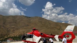 Yüksekten düşen çocuk için helikopter ambulans havalandı