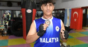 Tedavisine ara vererek katıldığı şampiyonadan bronz madalyayla döndü