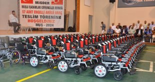 Muş'ta 57 engelliye akülü araç ve tekerlekli sandalye dağıtıldı