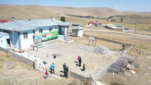 Ağrı'da köy okulları el birliğiyle yeni eğitim yılına hazırlanıyor