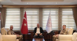 Ağrı Valisi Mustafa Koç, Jandarma Komutanlarını Makamında Kabul Etti
