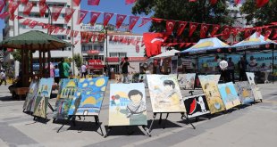 Baba ile kızı, İsrail'in Gazze'deki saldırılarını anlatan resimleriyle Elazığ'da sergi açtı