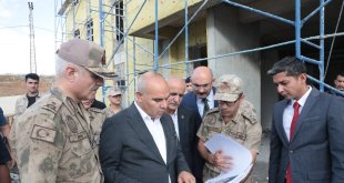 Ağrı Valisi Koç, Hamur'da inşaatları denetledi