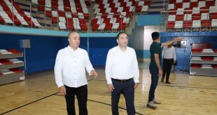 Ağrı Gençlik ve Spor İl Müdürlüğü, 2 bin 500 kişilik spor salonunu yeniliyor