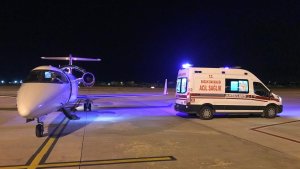 Van'da ambulans uçak minik bebek için havalandı