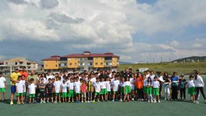 Sarıkamış'ta çocuklar önce Kuran kursu, sonra spora koşuyor