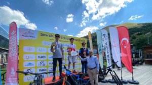 Bisiklette şampiyonlar madalyalarına aldı
