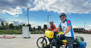 70 yaşındaki emekli, bisikletiyle Anadolu'yu geziyor