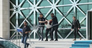 Kars'ta aranan cinayet zanlısı İran'a kaçmak isterken tırda yakalandı