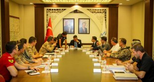 Hakkari'de olası bir depreme karşı alınacak önlemler konuşuldu