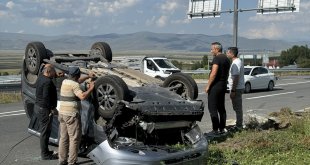 Ardahan'da kamyonet ile otomobilin çarpıştığı kazada 7 kişi yaralandı