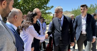 Sağlık Bakanı Memişoğlu, Elazığ'da sağlık çalışanlarını ve esnafı ziyaret etti