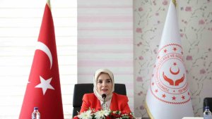 Aile ve Sosyal Hizmetler Bakanı Göktaş, Ağrı Kadın Futbol Takımını kutladı