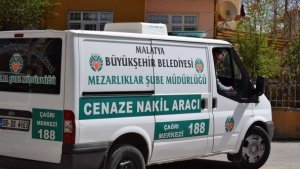 Üç çocuk annesi, göğsünden silahla vurulmuş halde bulundu