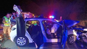 Otomobil bariyerlere çarptı: Uzman çavuş ve hemşire eşi hayatını kaybetti