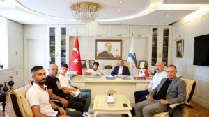 Prof. Dr. Karabulut, madalya kazanan sporcuları misafir etti