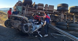 Bingöl'de kamyon ile otomobilin çarpışması sonucu 3 kişi yaralandı