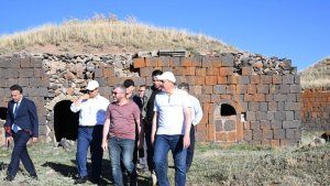 Vali Çiftçi'nin tabya mesaisi