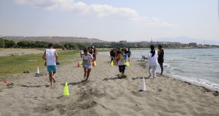 Van Gölü'ndeki kumsalda BESYO ve POMEM sınavlarına hazırlanıyorlar