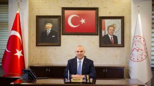 Ağrı Valisi Koç, 878 öğrenciyi tebrik etti