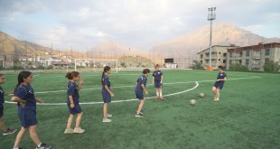 Kadın futbolcular Ankara'da ödüllerine kavuşacak