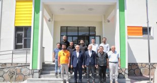 Ağrı Valisi Koç, İbrahim Çeçen İlkokulu'ndaki yenileme çalışmalarını inceledi