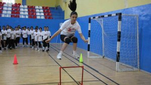 Ağrı'da Fabrika Voleybol Okulu açıldı