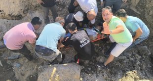 Malatya'da toprak yığınının altında kalan işçi kurtarıldı