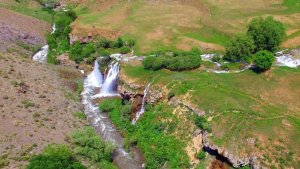 30 metre yükseklikten dökülen saklı cennet görenleri hayran bırakıyor