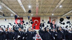 Erzincan'da 428 polis adayı mezun oldu