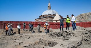 AK Parti Van Milletvekili Türkmenoğlu "Eski Van Şehri"nde incelemelerde bulundu