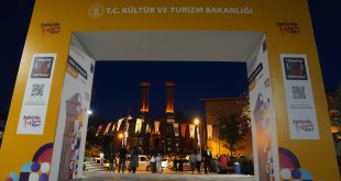 "Tarih, sanat ve eğlencenin yolu" olan festival Erzurum gecelerini hareketlendirdi
