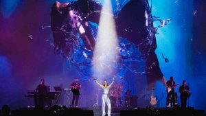 Tuğba Yurt Erzurum'da sahne aldı