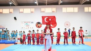 Yeşilyurt Yaz Spor Okulları'nda bin 937 sporcuya eğitim verildi