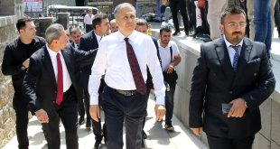 İçişleri Bakanı Yerlikaya, Bitlis'te esnafı ziyaret etti