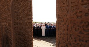 Cumhurbaşkanı Erdoğan, Ahlat'ta Selçuklu mezarlığını ziyaret etti