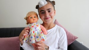 Açtığı pankartla Cumhurbaşkanı Erdoğan'dan yardım isteyen Ada, İstanbul'da tedavi edilecek