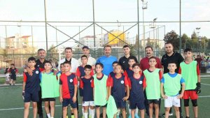 Çocuklar Başkan Şerifoğulları'nı "Büyük Başkan" sloganlarıyla karşıladı