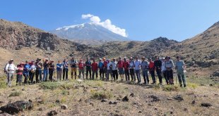 Ağrı Dağı'na zafer tırmanışı yapıldı