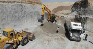 Bitlis'teki ocaklardan çıkarılan ponza ekonomiye ve istihdama katkı sunuyor