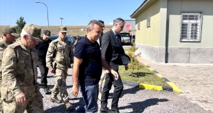 Ardahan Valisi Çiçek'ten sınırdaki Mehmetçiklere moral ziyareti