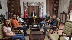 Dünya şampiyonundan Kaymakam Demir'e ziyaret