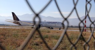 Hindistan'dan Almanya'ya giderken Erzurum'a zorunlu iniş yapan yolcu uçağının bekleyişi sürüyor