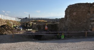 "Eski Van Şehri"ndeki Ulu Cami'de restorasyon çalışması devam ediyor