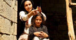 Mezrada yaşayan Hasret, bu yıl da okula yalnız başladı